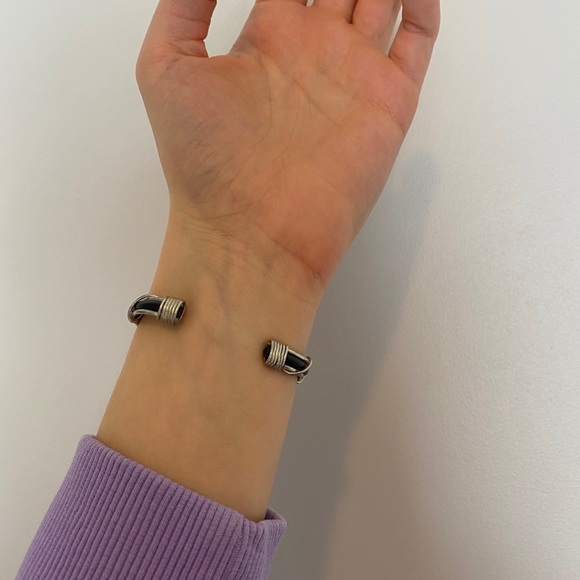 Silver and black bracelet - Picture 5 of 5